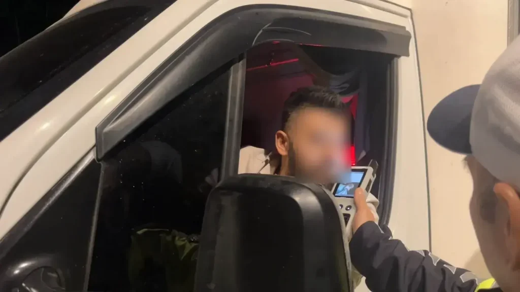 1,10 promil alkollü sürücüden polise çaresiz çağrı: Yap bir şeyler!