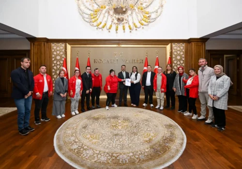Kocaeli Valisi Aktaş’a Gölcük’ten özel Down Sendromu ziyareti