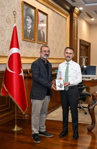 Yılmaz Dalgalan’dan Vali Aktaş’a Kocaeli’nin Mirasını Anlatan Roman