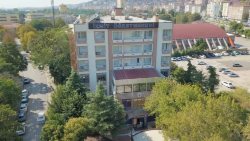 İzmit Öğretmenevi binası deprem riskiyle hizmete kapanıyor