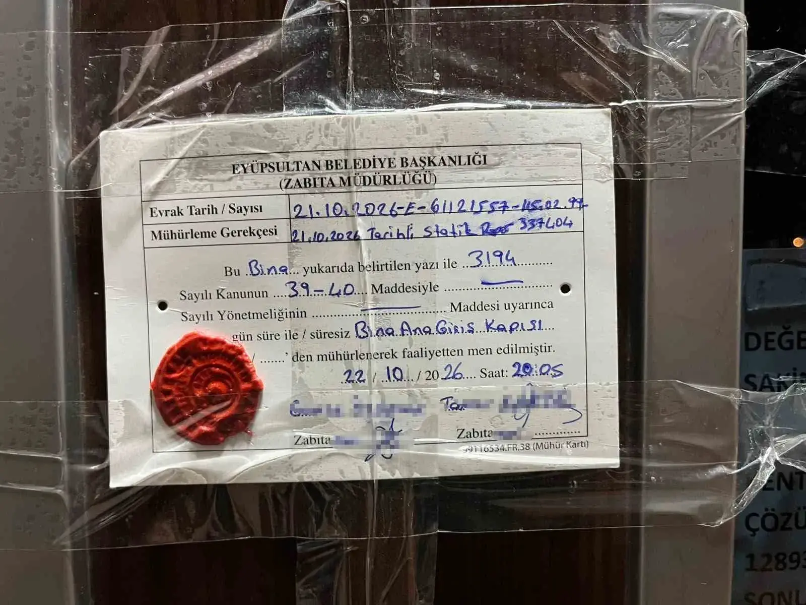 Kolonlardan ses gelen 5 katlı bina tahliye edildi, mühürlendi