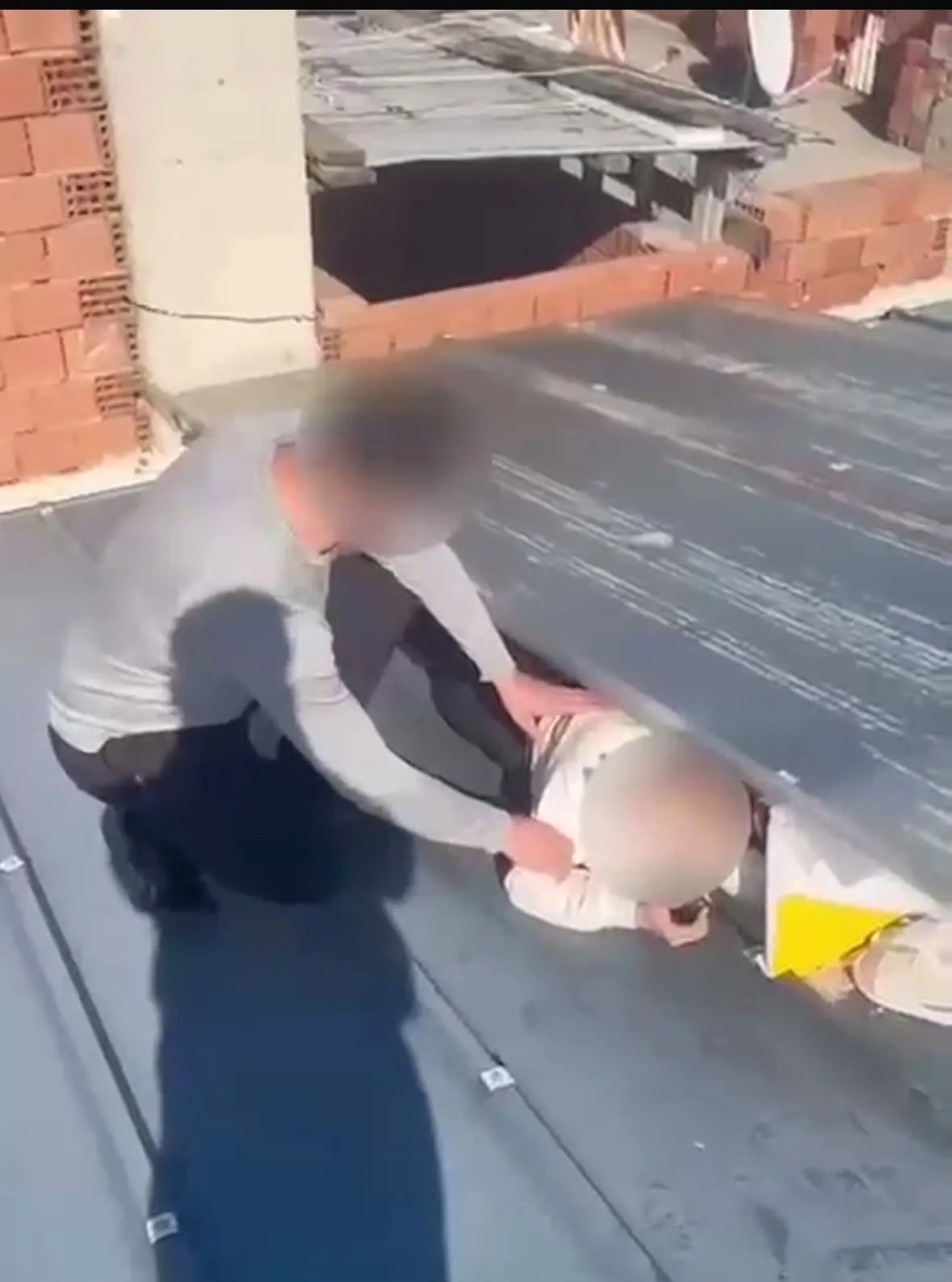 20 suç kaydı olan uyuşturucu firarisi çatıda yakalandı