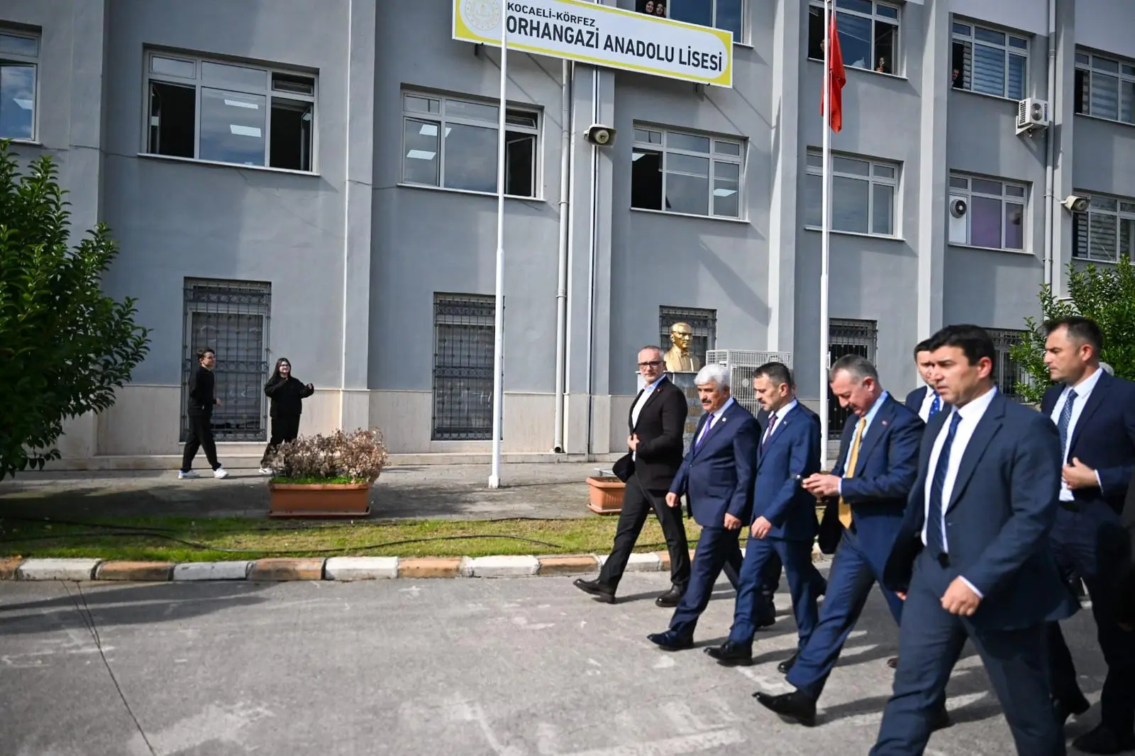 Vali Aktaş’tan Körfez’de Eğitim Vurgusu: Öğrencilerle Buluştu