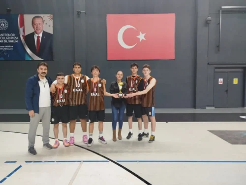 Çayırova’da 29 Ekim basketbol zaferi Anadolu Lisesi’nin