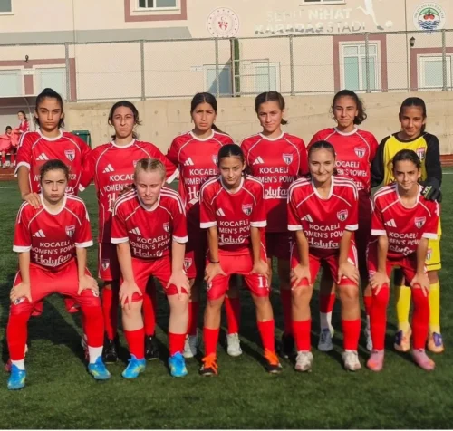 Kocaeli Kadın Gücü’nden 4 ilçede kızlara profesyonel futbol eğitimi