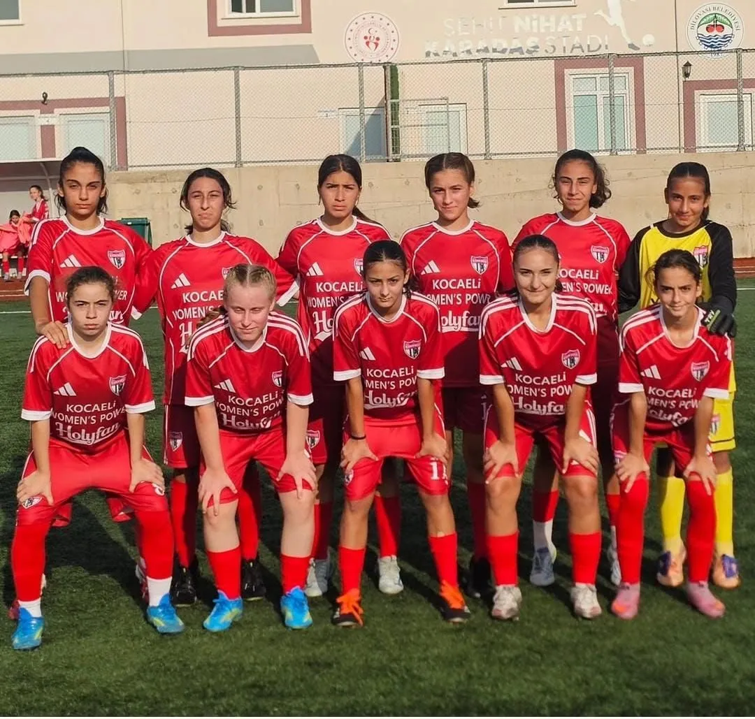 Kocaeli Kadın Gücü’nden 4 ilçede kızlara profesyonel futbol eğitimi