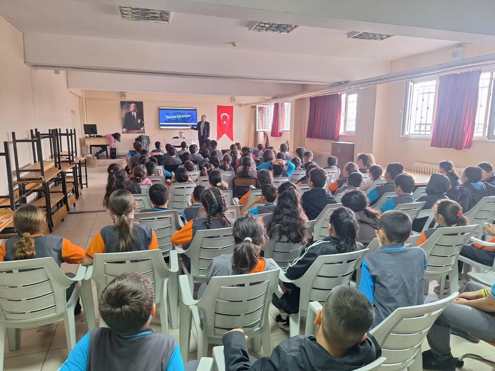 Çayırova’da ‘İyilikte Yarışanlar’la yüzlerce öğrenciye dijital değerler