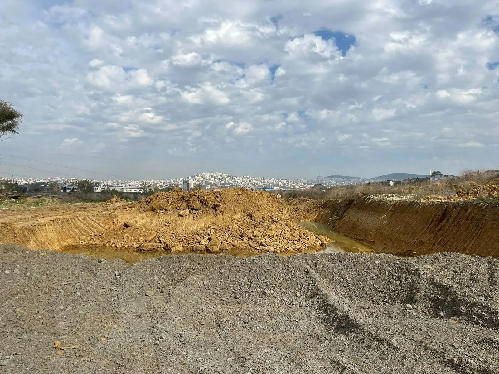 Darıca’da beklenen AVM için Emek Mahallesi’nde çalışmalar başladı