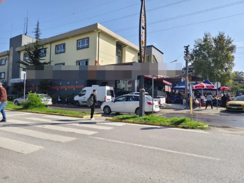 Okul Altı Market: Bölgedeki Trafik Güvenliği Tartışılıyor