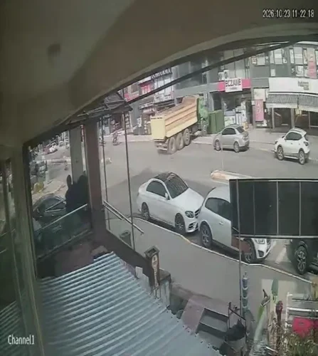 Eczaneye Giren Hafriyat Kamyonu Kazası: 7 Yaralı