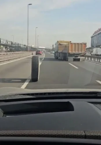 E-5’te Kamyon Tekerlekleri Koptu: Büyük Kaza Atlatıldı
