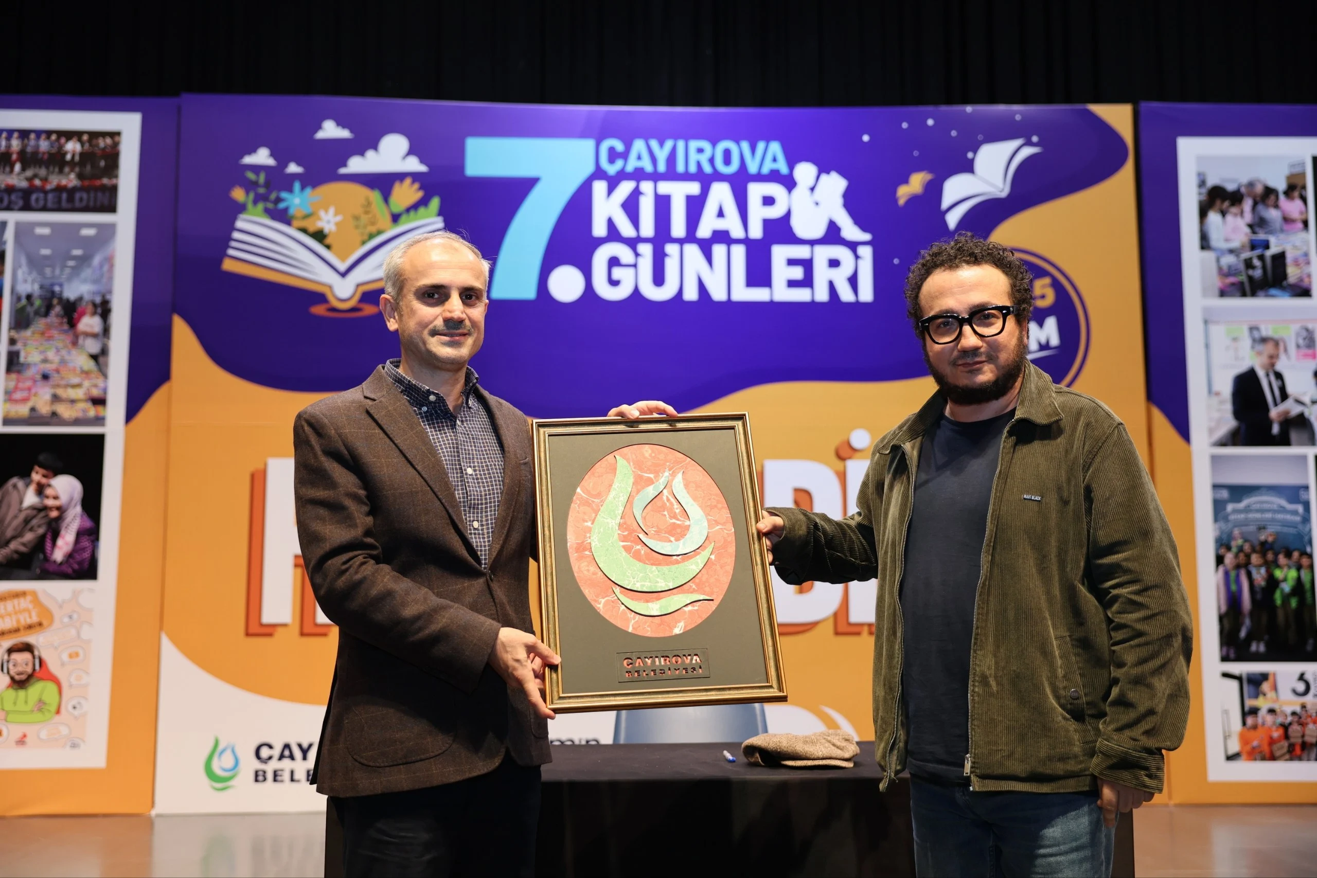 Prof. Dr. Oytun Erbaş Çayırova 7. Kitap Günleri’nde Okurlarıyla Buluştu
