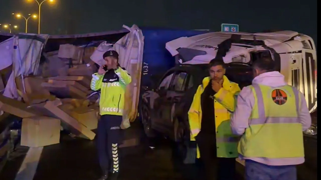 Trafik Kazası Otoban’ı Kilitledi: 1 Can Kaybı, 3 Yaralı