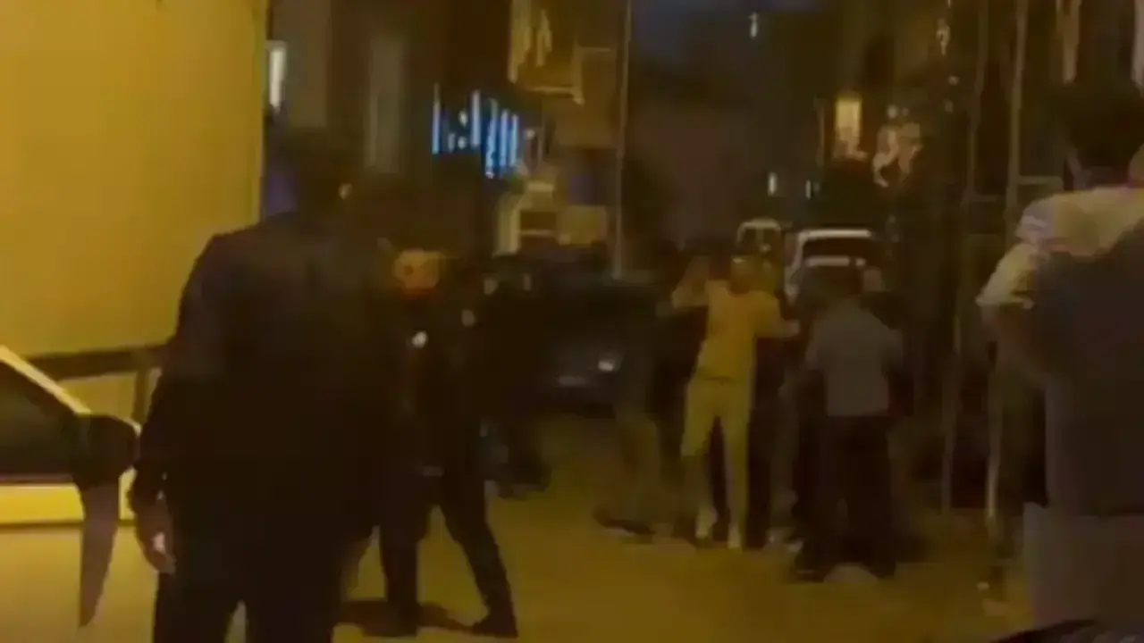 Mahalledeki Gerginlik Tırmandı: Polis Havaya Ateş Açtı