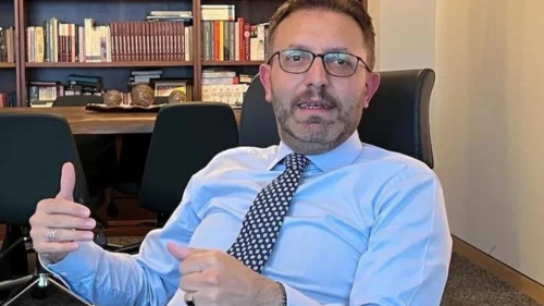 Fon Soruşturması: Eski Vekil Hakkında Yakalama Kararı