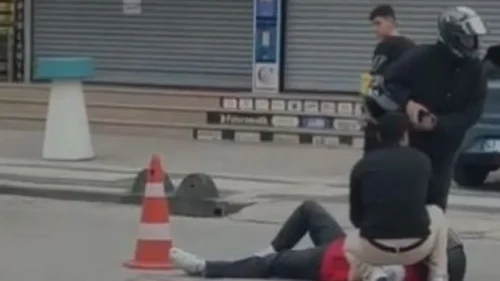 Motosiklet ve Otomobil Çarpışması Sonrası Yol Kapatıldı