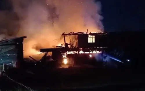 Kastamonu’da alevler iki katlı binayı küle çevirdi