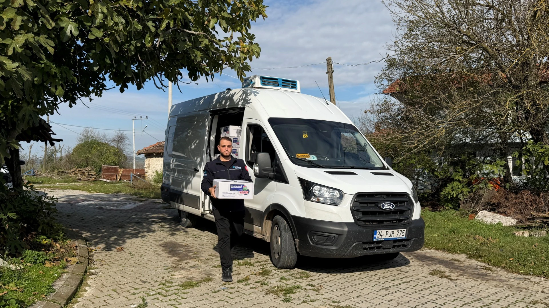 Kocaeli’de “Gönül Kazan” İhtiyaç Sahiplerine Sıcak El Uzatıyor