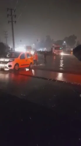 Hatay’da Sağanak Etkili Oldu: Cadde ve Yollar Suya Gömüldü