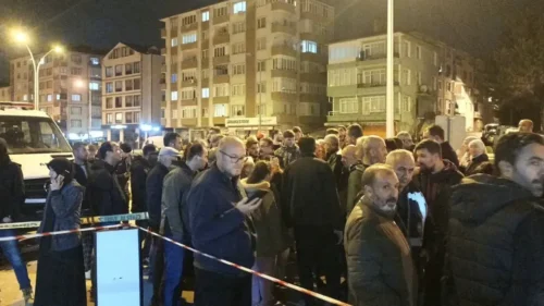 Sesler Üzerine 7 Katlı Bina Tedbiren Tahliye Edildi