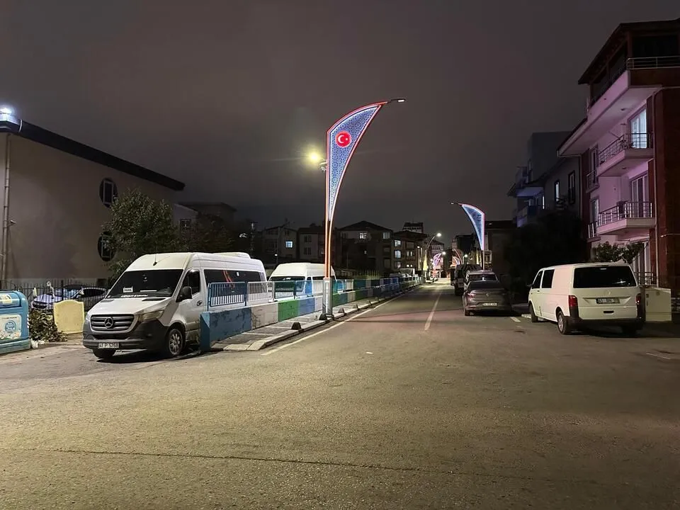 İzmit’te sokak lambaları arızalandı: Şehir aydınlatması sekteye uğradı