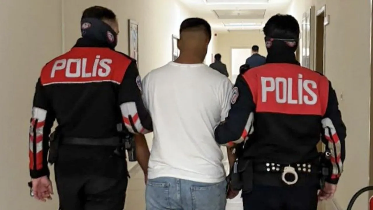 152 Yıl Cezayla Aranan 17 Yaşındaki Kaçak Yakalandı