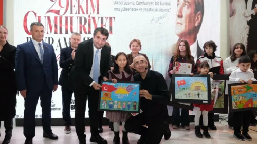 Cumhuriyet Sevinci Resimlere Yansıdı: Yarışma Ödülleri Sahiplerini Buldu