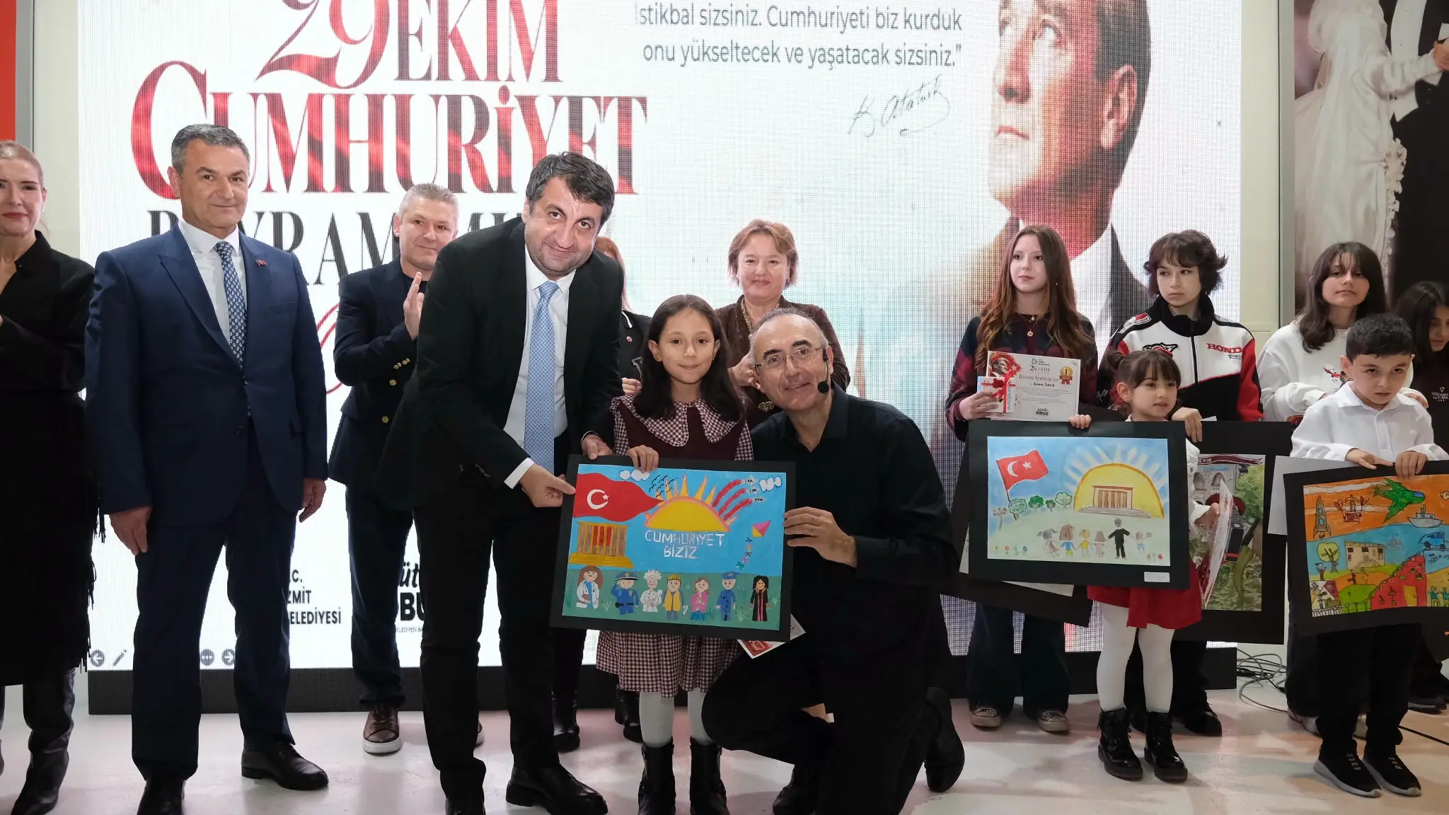 Cumhuriyet Sevinci Resimlere Yansıdı: Yarışma Ödülleri Sahiplerini Buldu