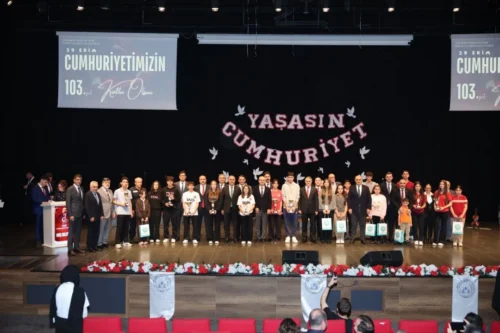 Çayırova, 103. Yıl Cumhuriyet Coşkusunu Gururla Taçlandırdı