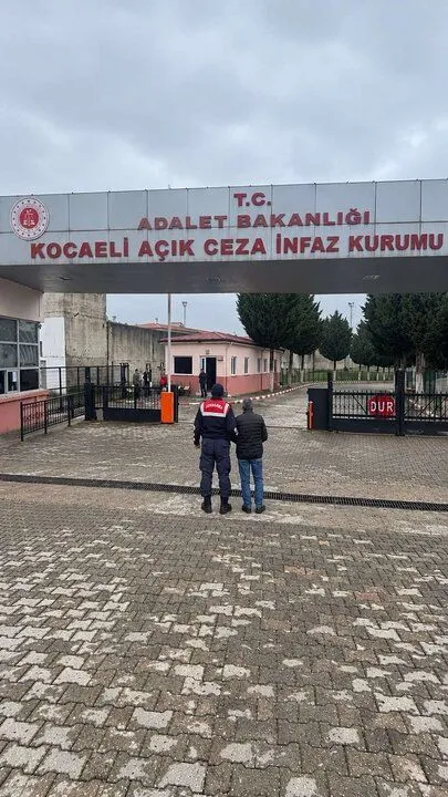 Kartepe’de Uzun Yıllar Hapis Cezasıyla Aranan Firari Yakalandı