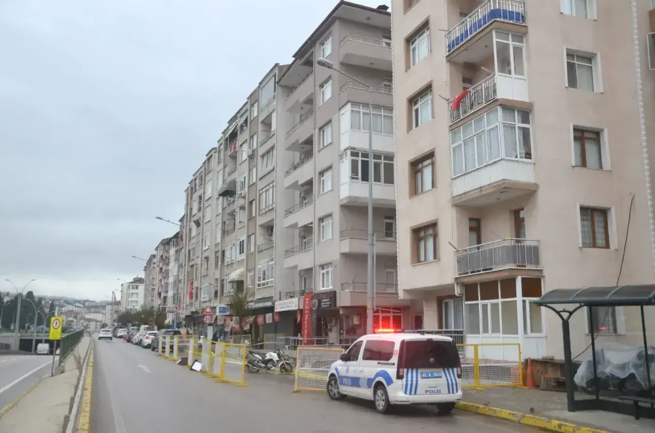 Polis Nöbeti Sürüyor: Gizemli Binada Bekleyiş Devam Ediyor
