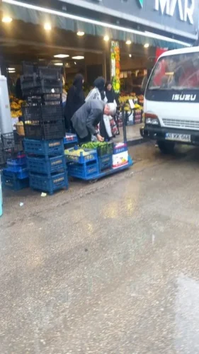 Bekirdere’de Kaldırım İşgalleri Yaya Güvenliğini Tehdit Ediyor