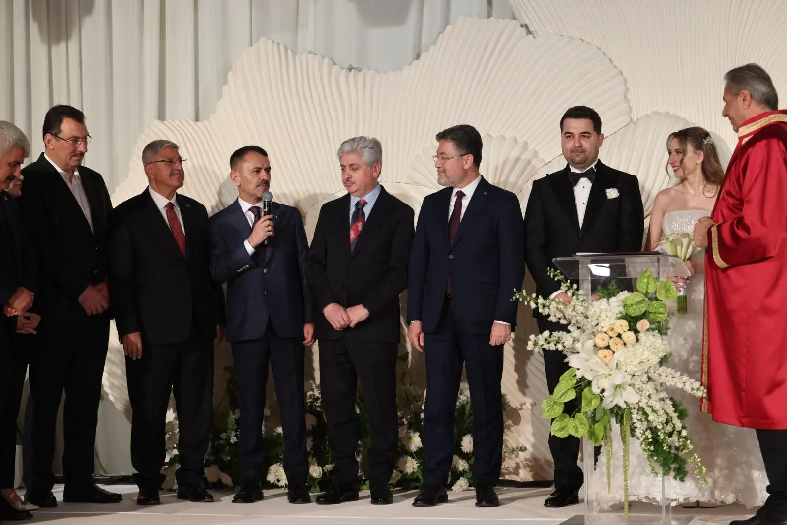 Kocaeli Valisi Aktaş, Dilay ve Doğukan’ın Mutluluğuna Ortak