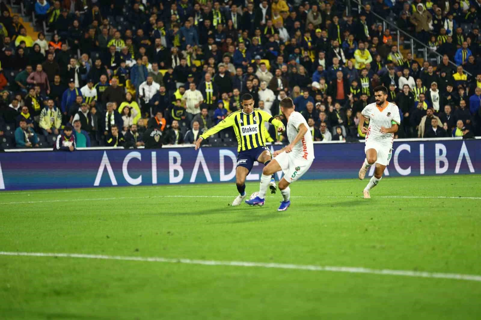 Trendyol Süper Lig: Fenerbahçe – Alanyaspor Maçında İlk Yarı Sonucu: Lukaku ile 1-0!