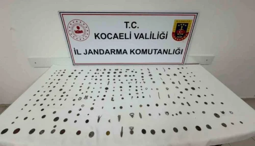 Kocaeli’de Büyük Kaçakçılık Operasyonu: 6.2 Ton Tütün ve 511 Tarihi Eser Ele Geçirildi