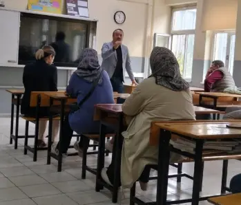 ÇAYIROVA’DA EĞİTİMİN GELECEĞİ VELİLERLE ŞEKİLLENİYOR