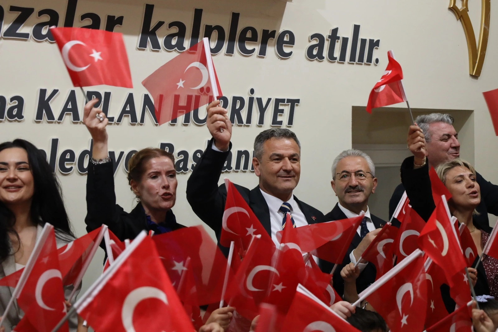 MİNİKLERDEN DEV CUMHURİYET COŞKUSU