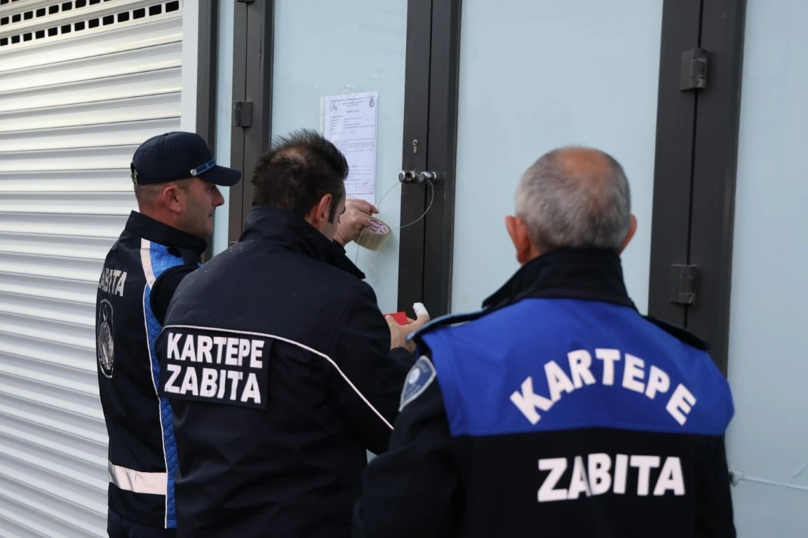 Kartepe Hakmar Mühürlendi: SKT ve Kasa-Raf Fiyat İhlalleri Nedeniyle 3 Gün Kapalı