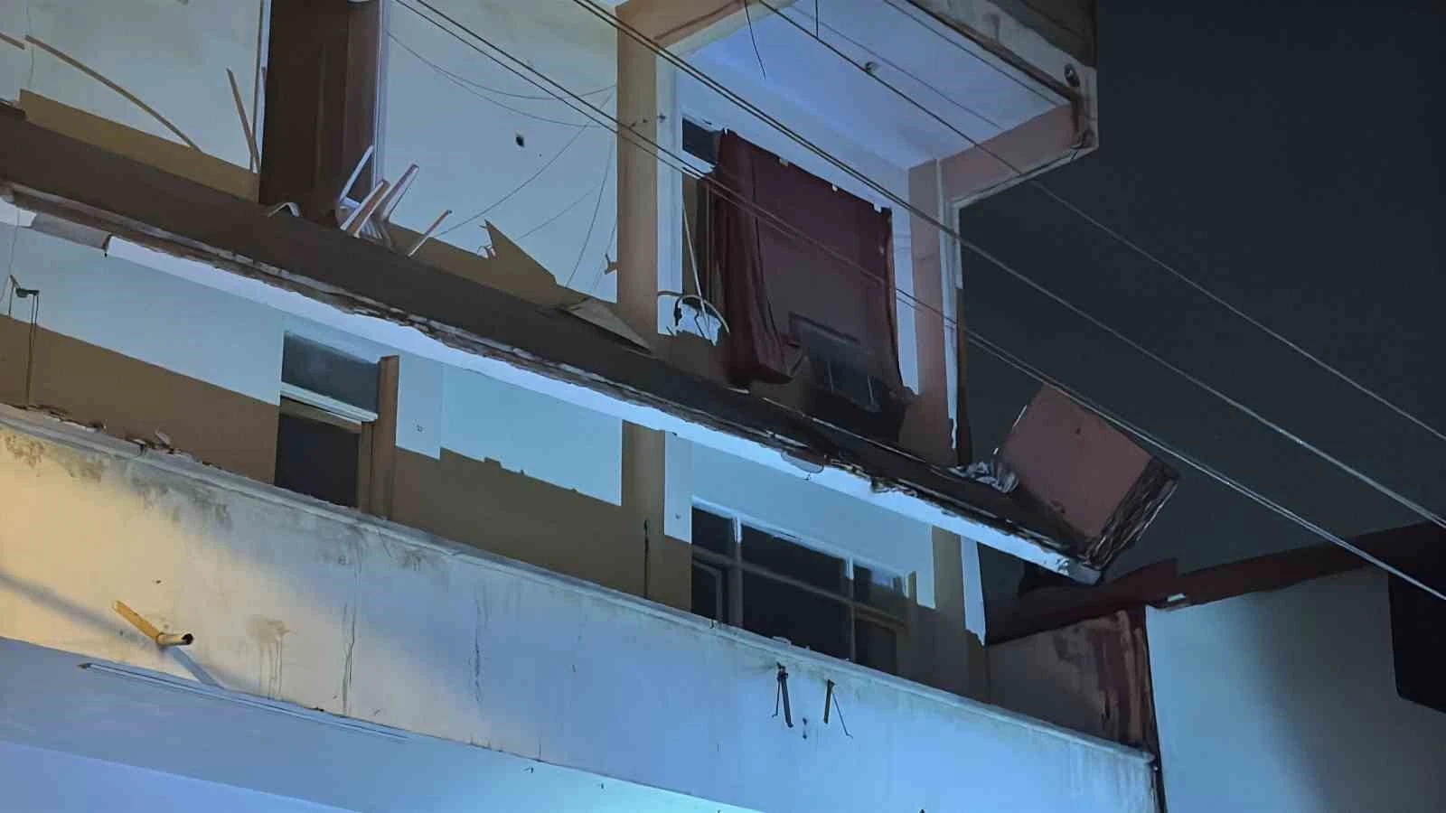 Kocaeli Darıca’da Riskli Binanın Balkonu Çöktü: Tahliye ve Sokak Kapatma