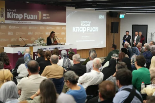 GAZETECİ FULYA ÖZTÜRK KOCAELİ’DE UYARDI “ALGILARA İNANMAYIN”