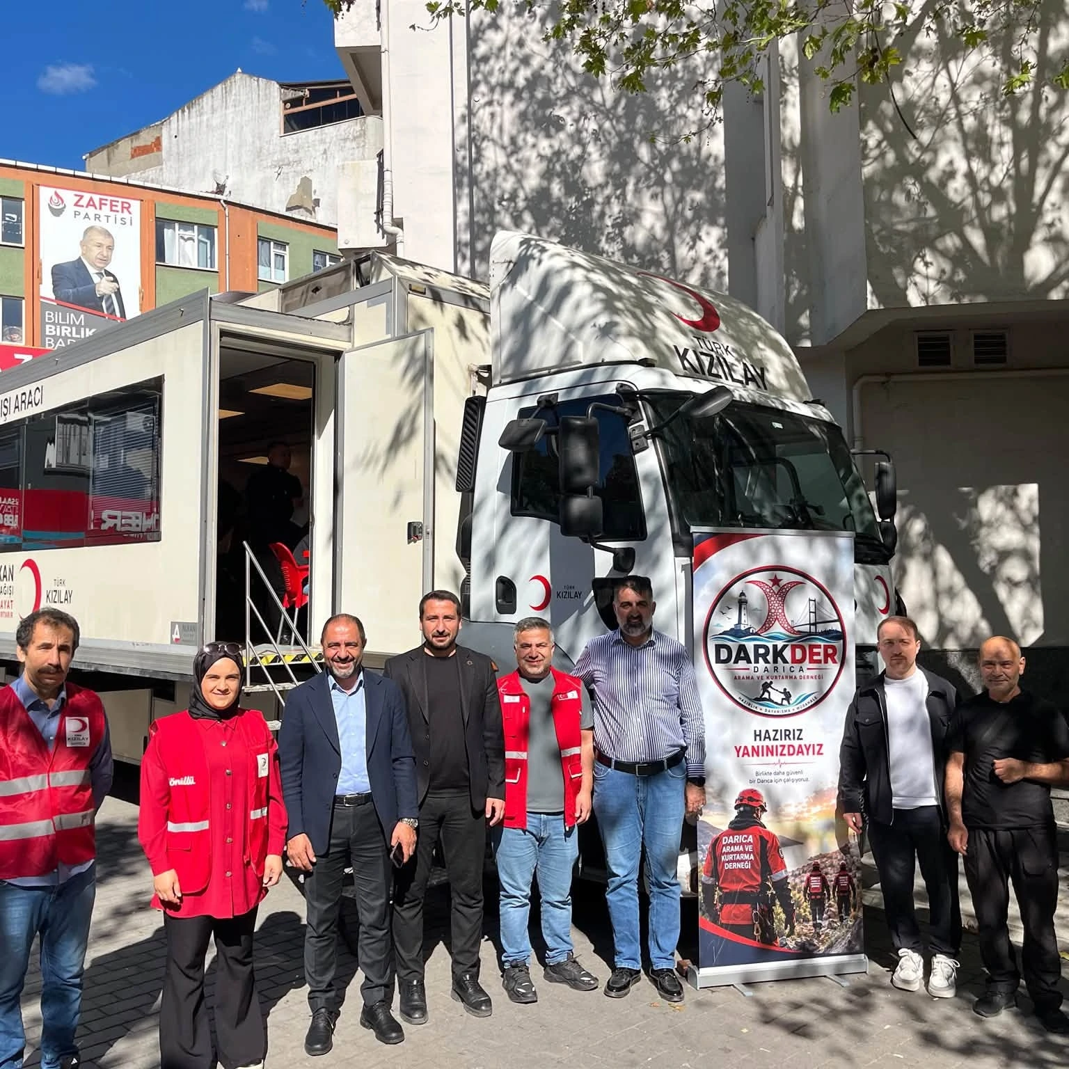 DARICA’DA HEM HAYAT KURTARDILAR HEM FİDAN DİKTİLER ANLAMLI KAMPANYA