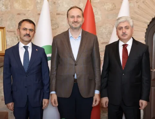 YEŞİLAY GENEL BAŞKANI MEHMET DİNÇ, KOCAELİ VE SAKARYA VALİLERİ İLE BİR ARAYA GELDİ