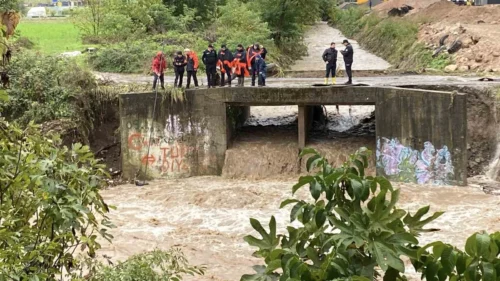 Kocaeli Başiskele’de Sel Felaketi: Kiraz Çayı’na Düşen Araçta Kayıp Aranıyor