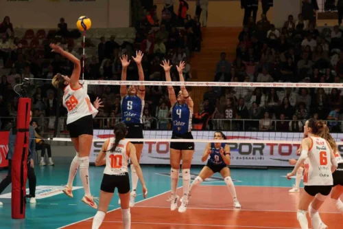 Eczacıbaşı Peron İstanbul, Vodafone Sultanlar Ligi’ne Nilüfer Belediyespor’u 3-2 Yenerek Başladı