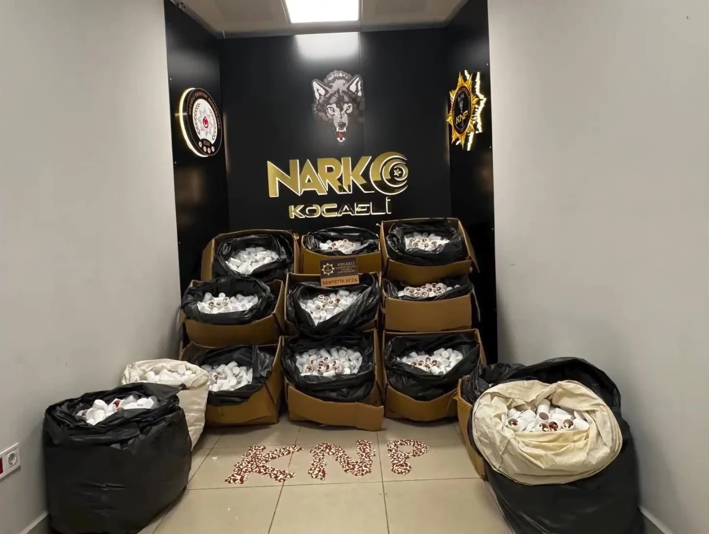 Kocaeli Otoyolu’nda 338 Bin Sentetik Hap Ele Geçirildi: 3 Gözaltı