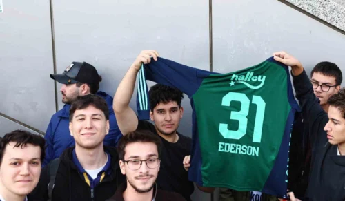Fenerbahçe Kalecisi Ederson Moraes’in Fenerium İmza Gününe Yoğun İlgi