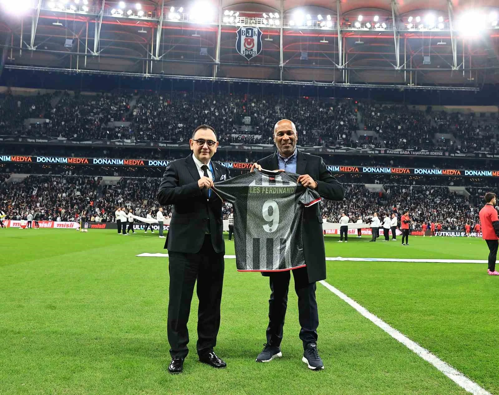 Les Ferdinand: Beşiktaş Taraftarının Desteği Eşsiz, Süper Lig Cazibesi Zirvede!
