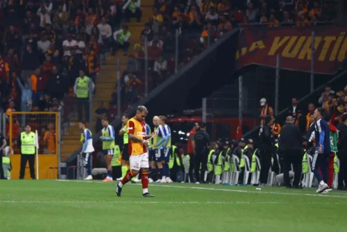 Galatasaray’da Lucas Torreira Kırmızı Kart Gördü: Kasımpaşa Karşısında 10 Kişi Kaldılar