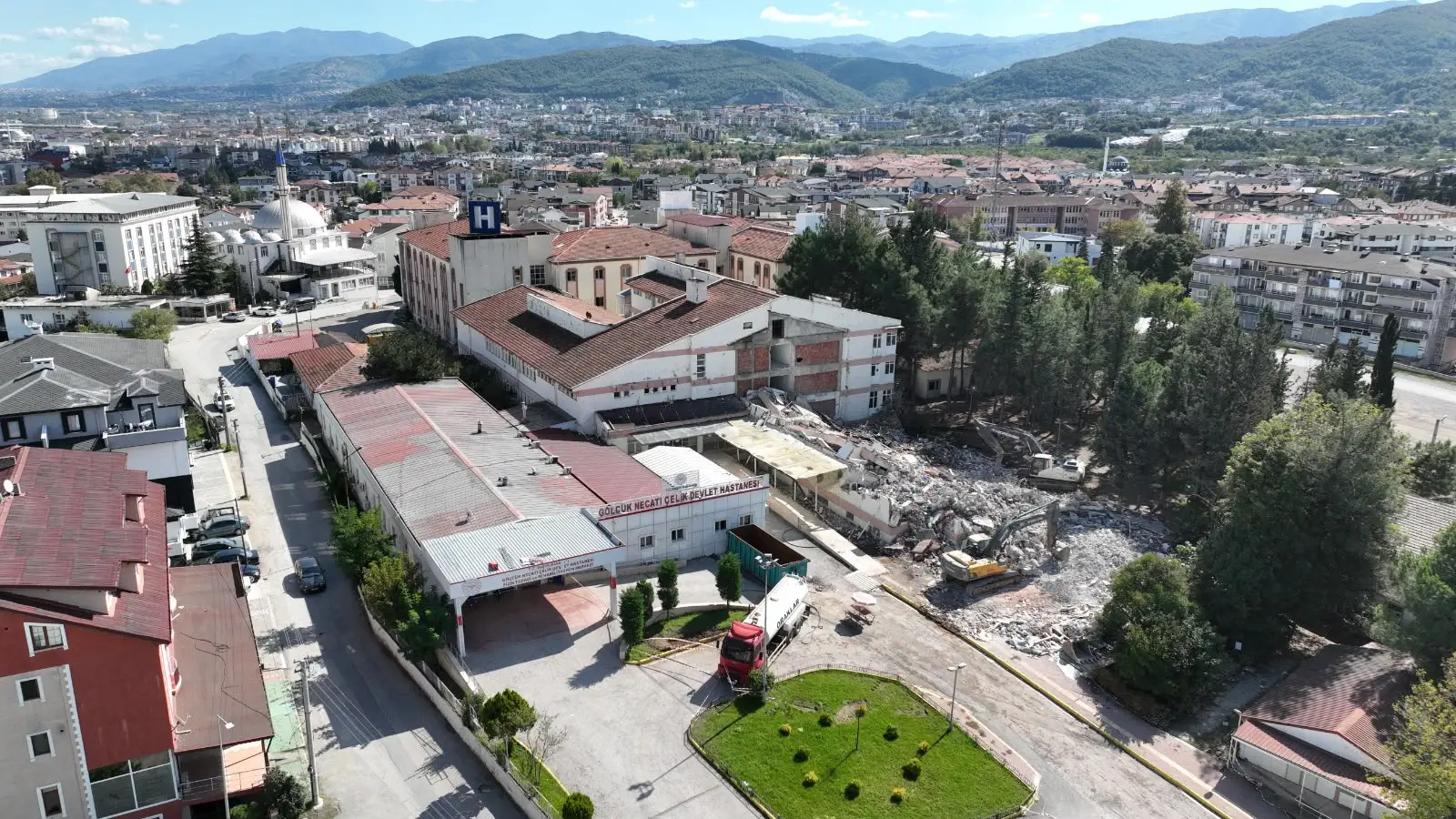 GÖLCÜK’TE YENİ YATIRIMLAR HAYATA GEÇİYOR
SAĞLIK ALTYAPISI GÜÇLENİYOR