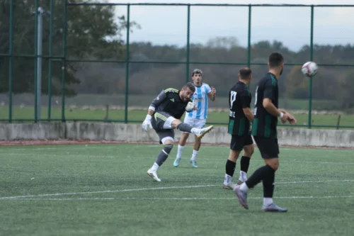 KARAMÜRSELSPOR AKYAZI DEPLASMANINDA 1 PUANI UZATMALARDA KURTARDI